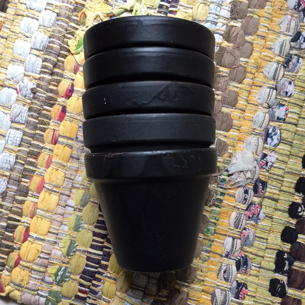 Set of 5 black terra-cotta 4.5” pots Germany